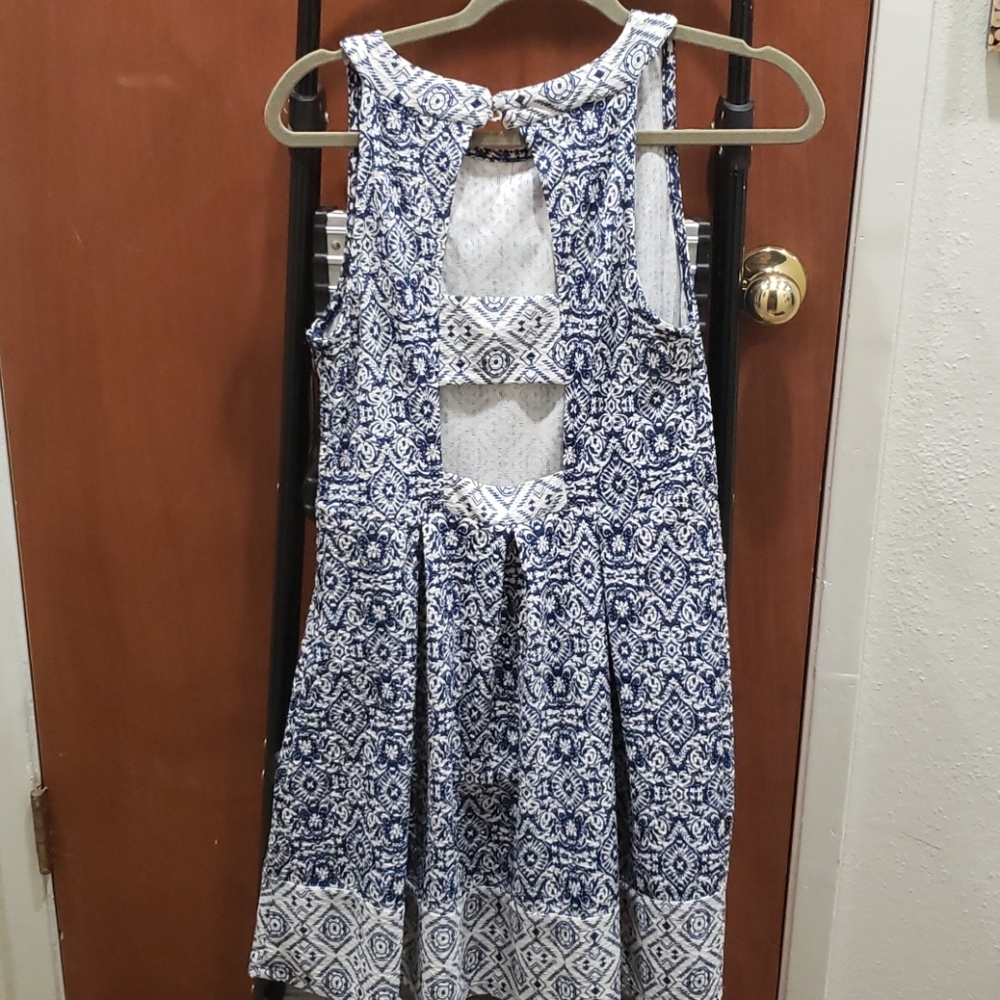 Dress - Picture 2 of 2